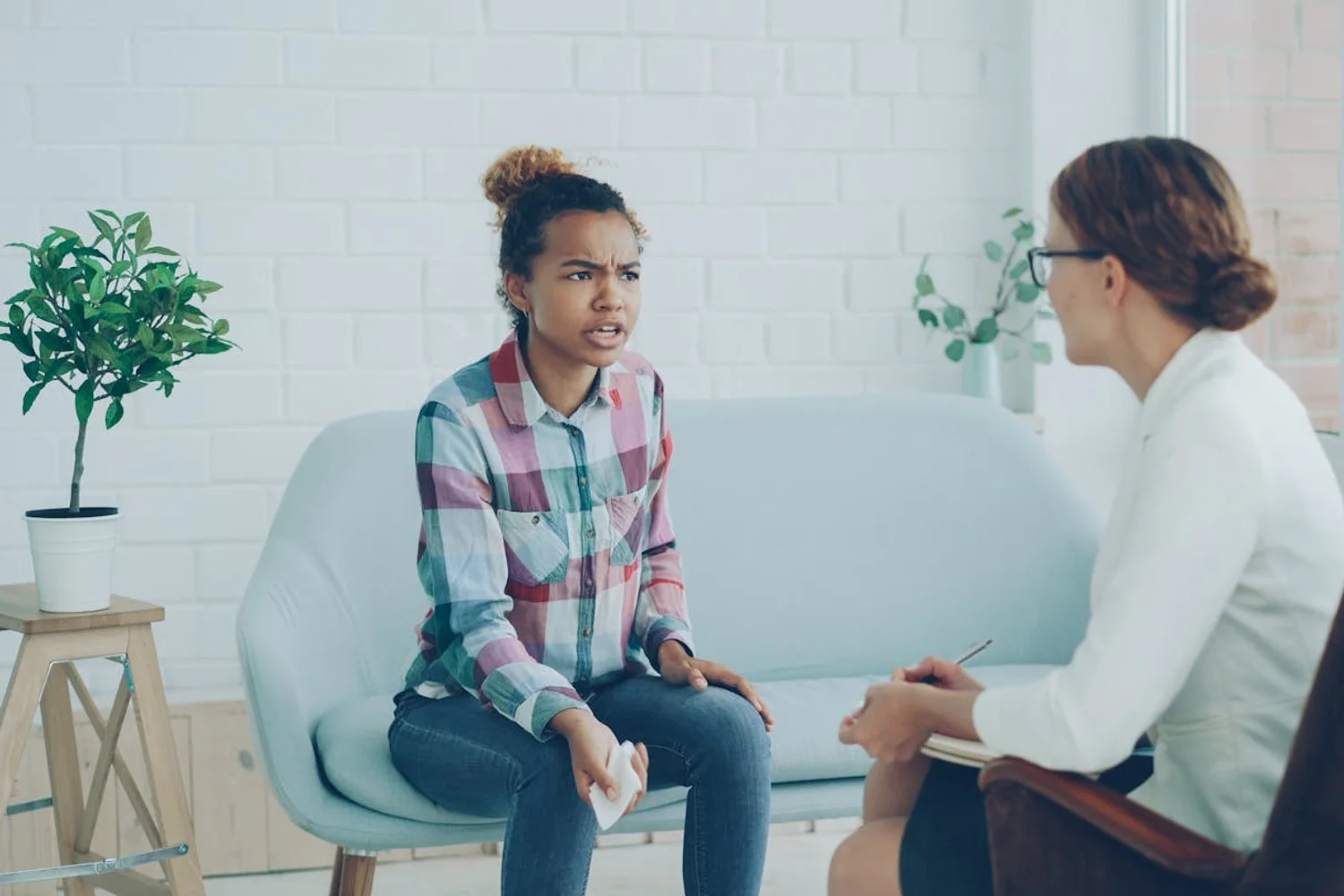 Fono Aprende Colombia · child speech therapy session clinic