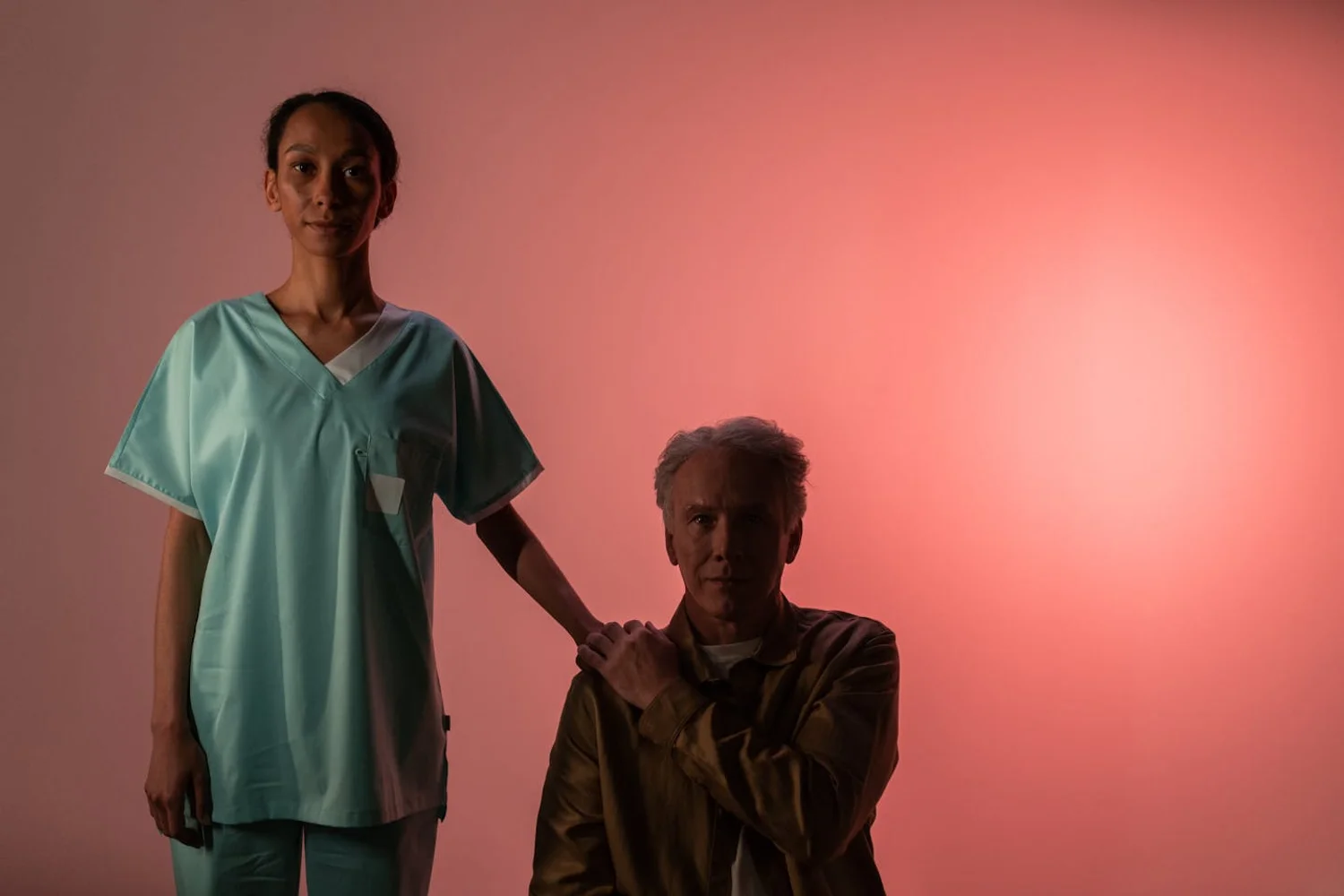Fono Aprende Colombia · geriatric patient nurse hospital