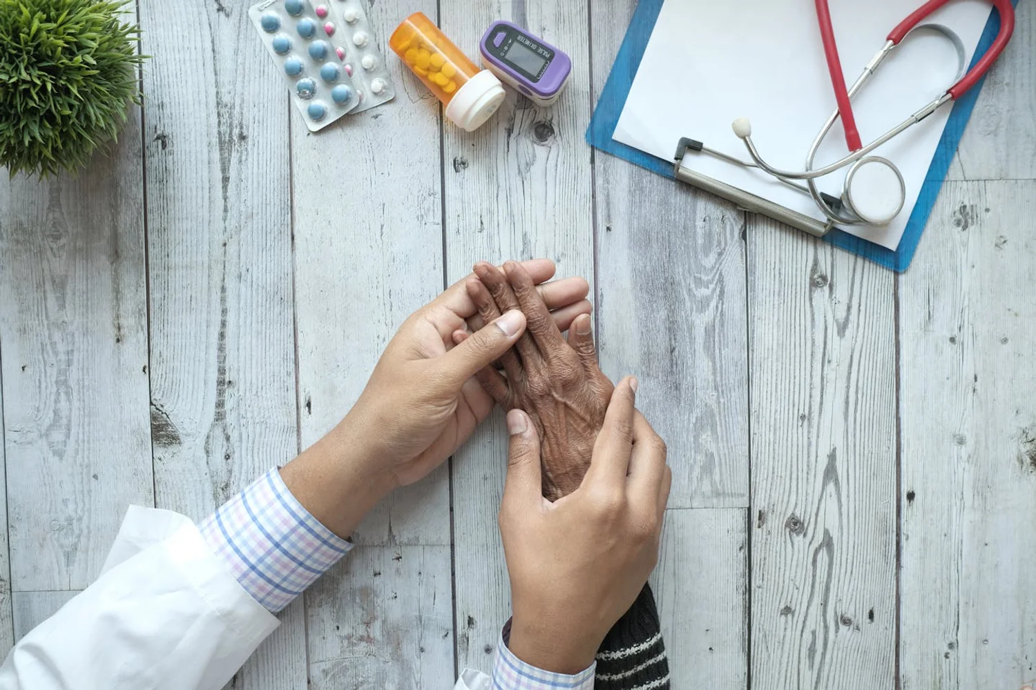 Fono Aprende Colombia · elderly patient sensory care nurse