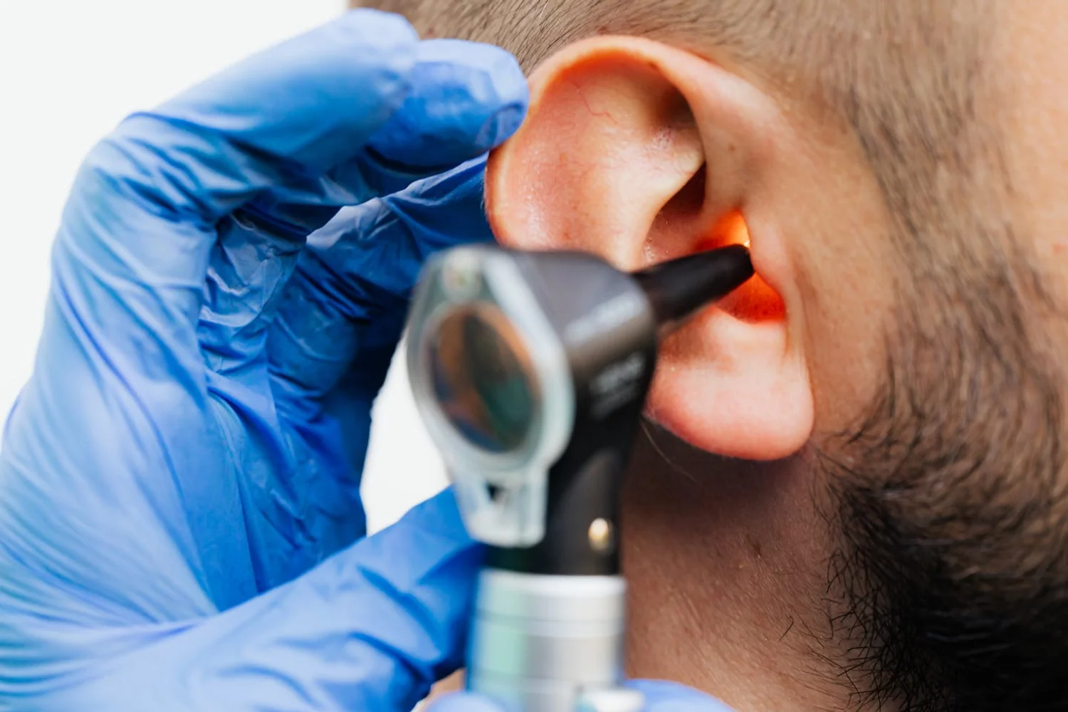 Fono Aprende Colombia · audiologist hearing test clinic