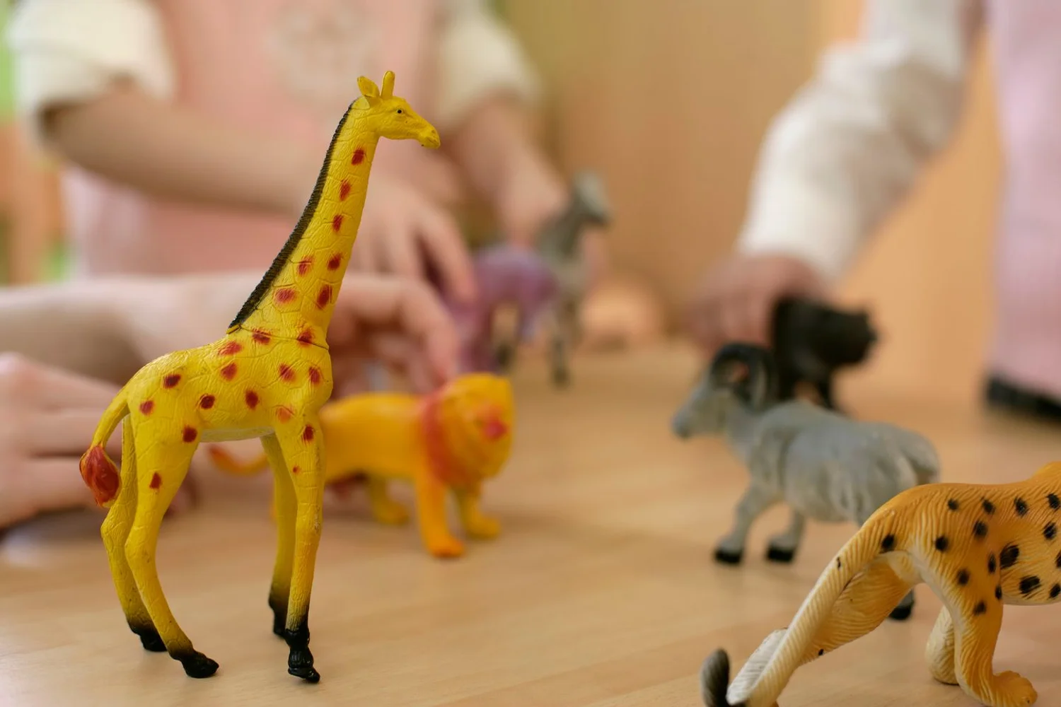Fono Aprende Colombia · child play language therapy professional
