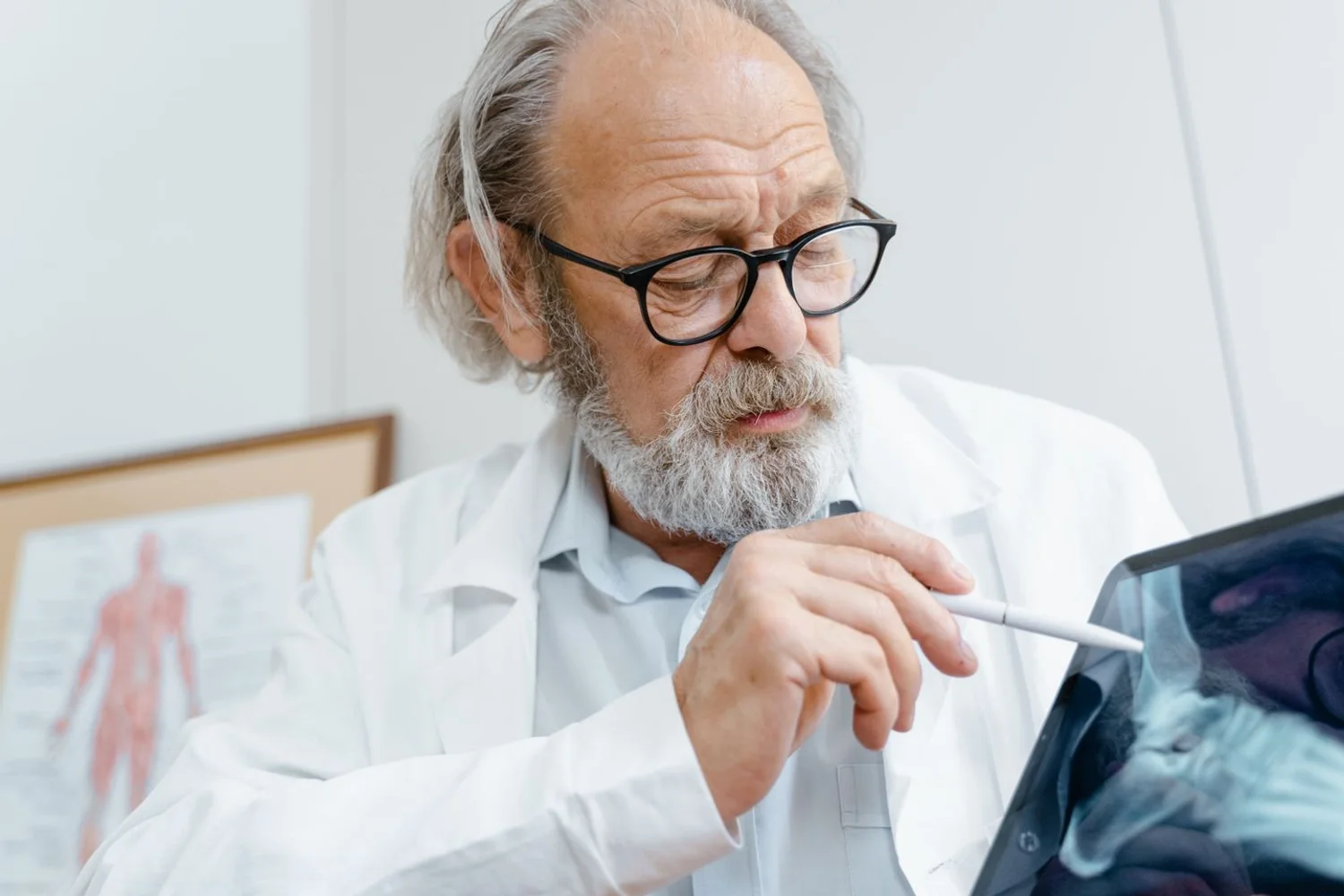 Fono Aprende Colombia · elderly patient memory assessment professional