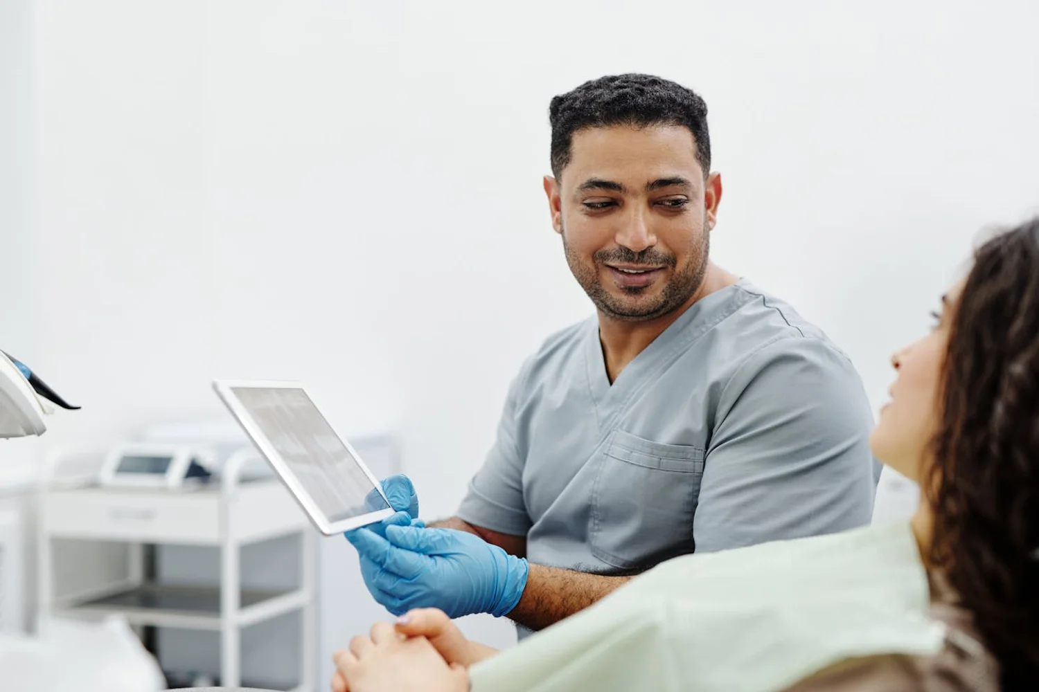 Fono Aprende Colombia · speech therapy tablet patient clinic