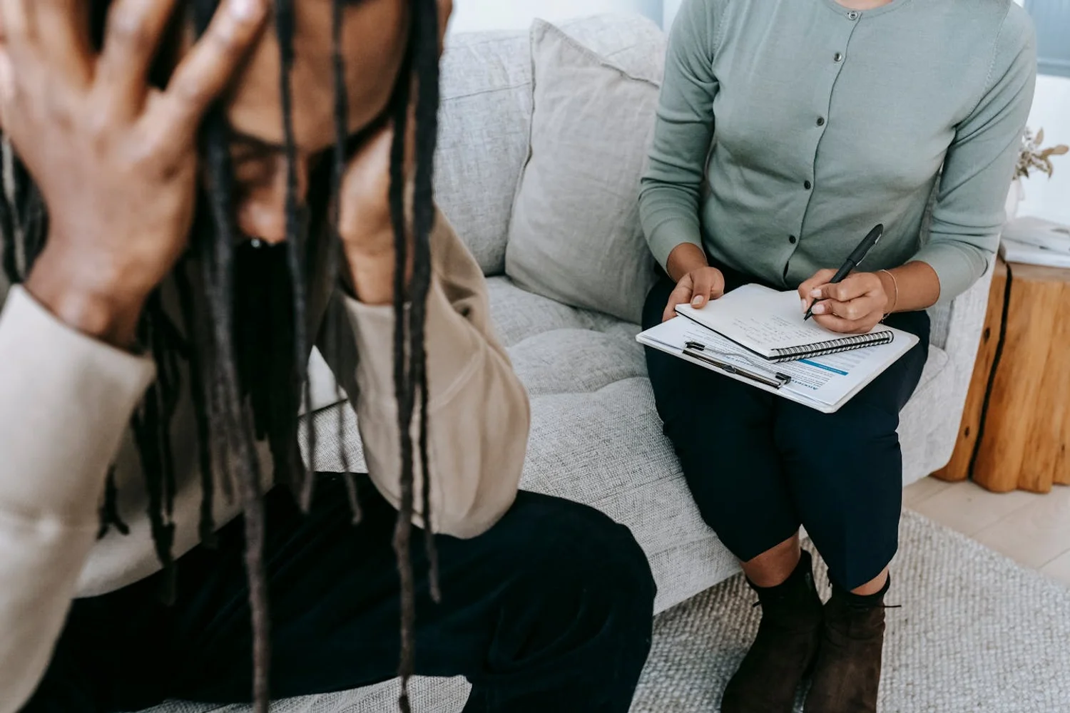 Fono Aprende Colombia · psychologist working with patient clinic professional