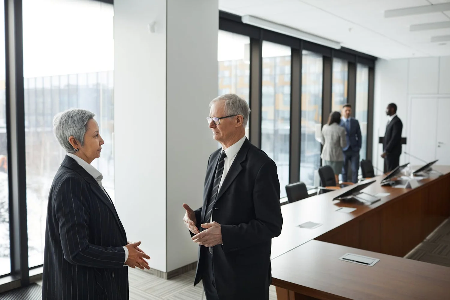 Fono Aprende Colombia · people gesturing conversation professional