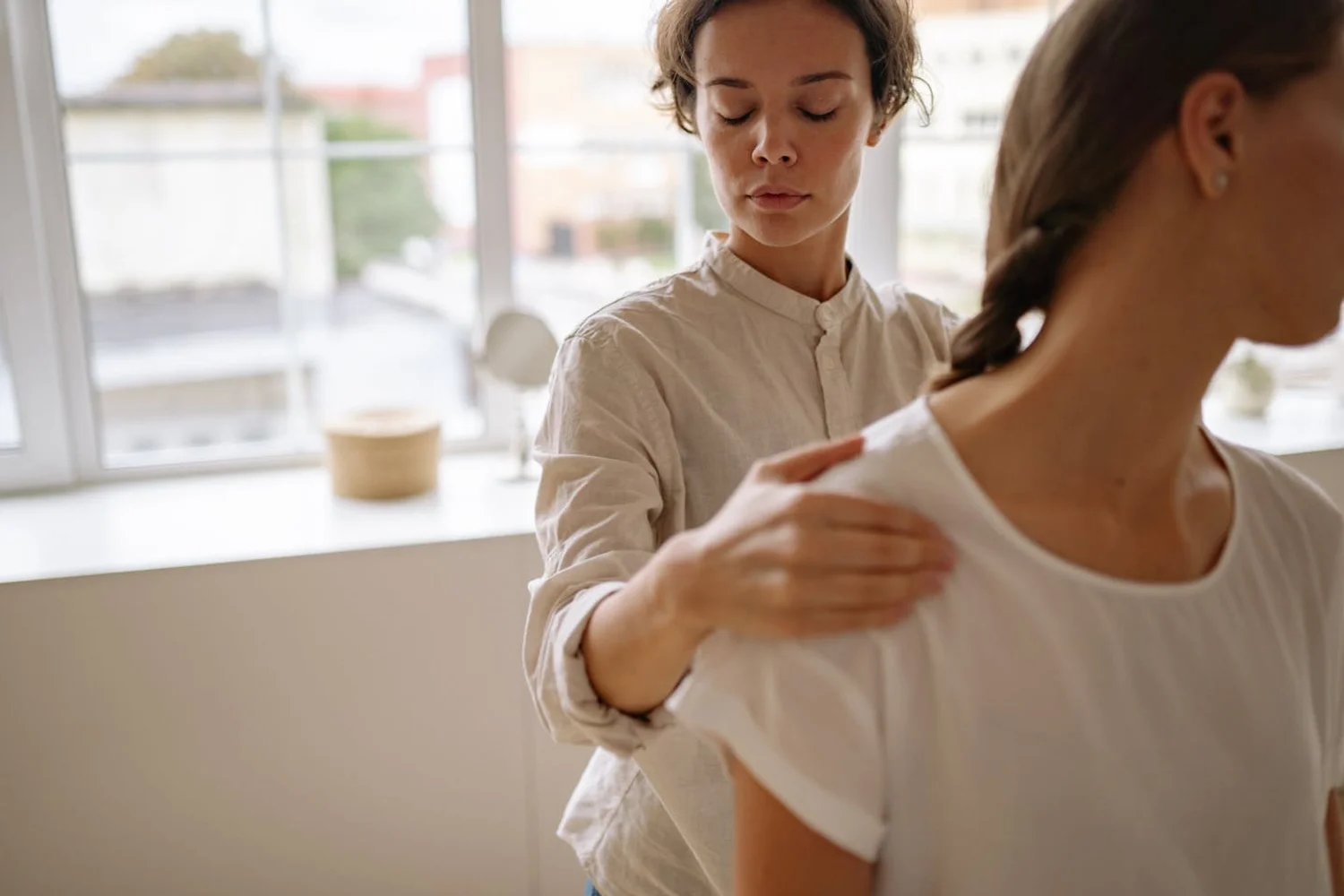 Fono Aprende Colombia · therapist patient session professional clinic
