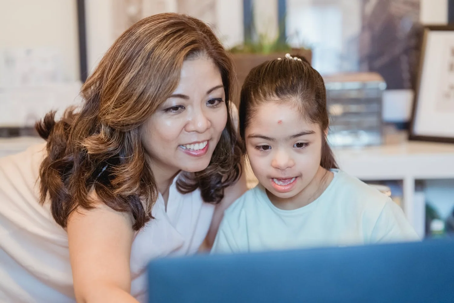 Fono Aprende Colombia · speech therapist child special needs professional