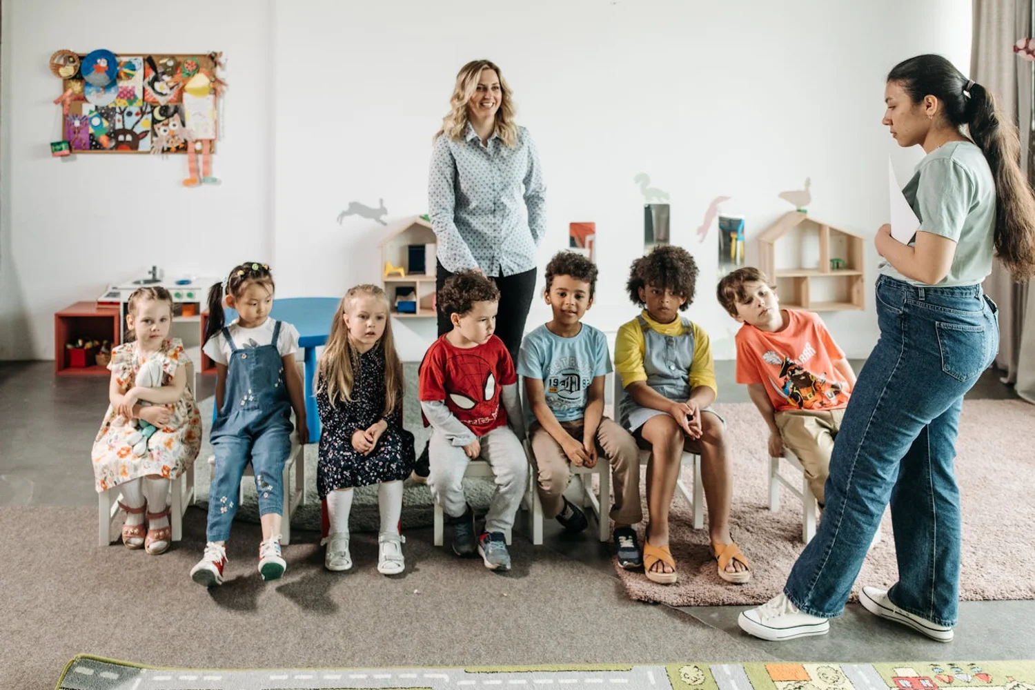 Fono Aprende Colombia · multicultural children classroom speech therapy