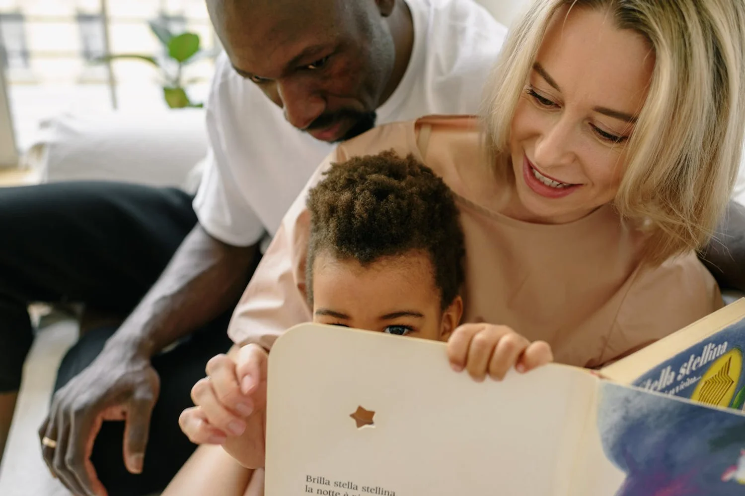 Fono Aprende Colombia · multicultural family children professional