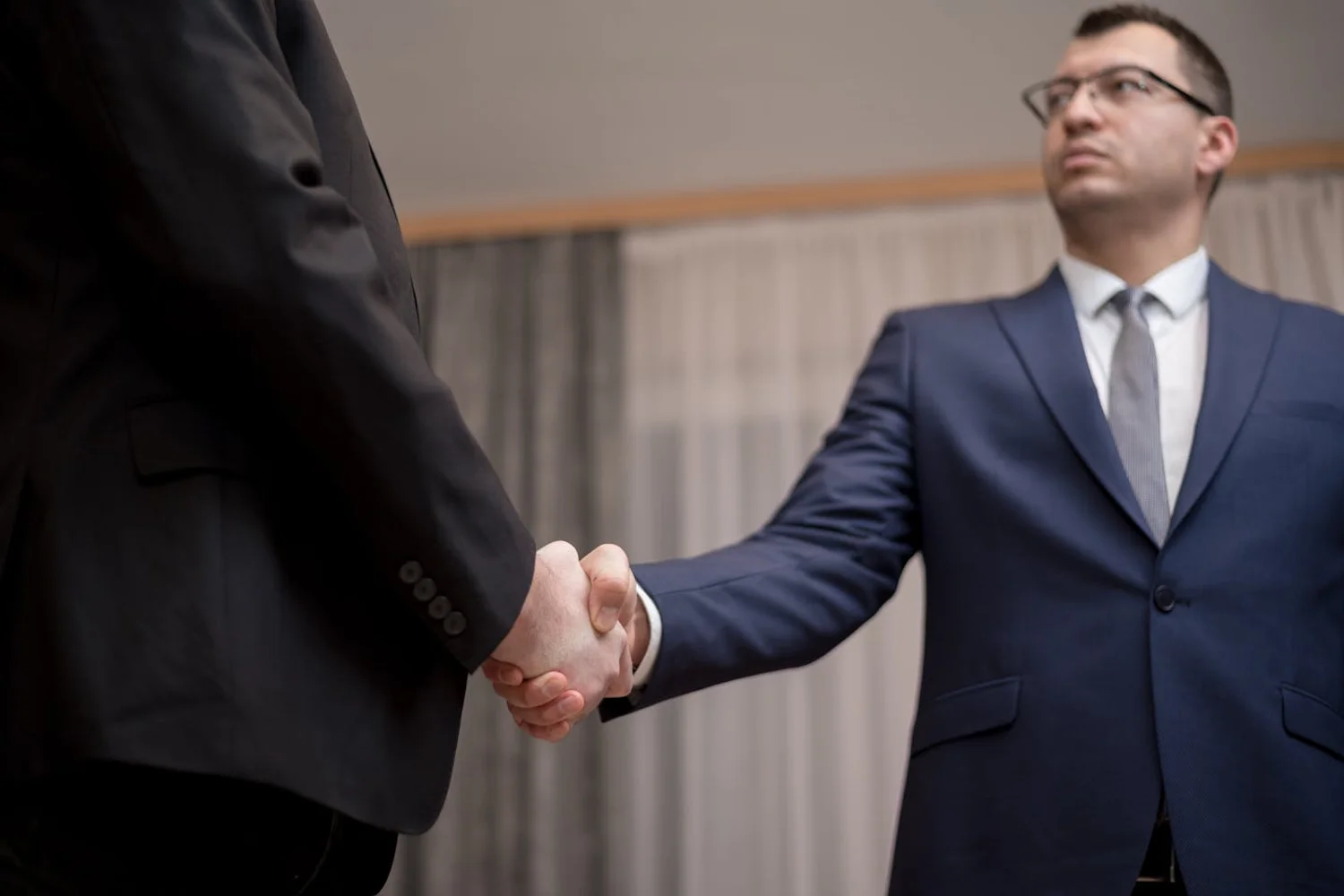 Fono Aprende Colombia · business meeting negotiation professional adult