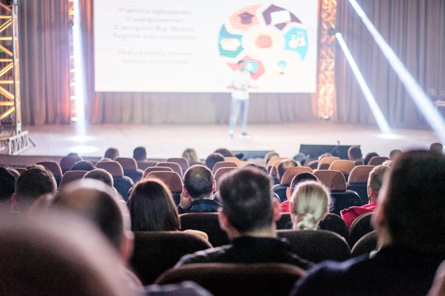 Fono Aprende Colombia · speaker conference professional audience