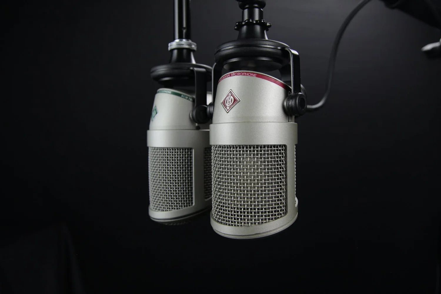 Fono Aprende Colombia · radio broadcaster microphone professional