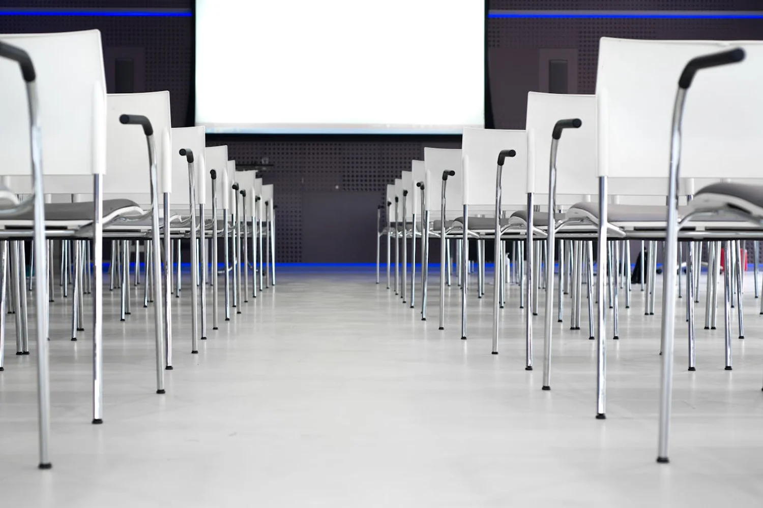 Fono Aprende Colombia · corporate wellness presentation office