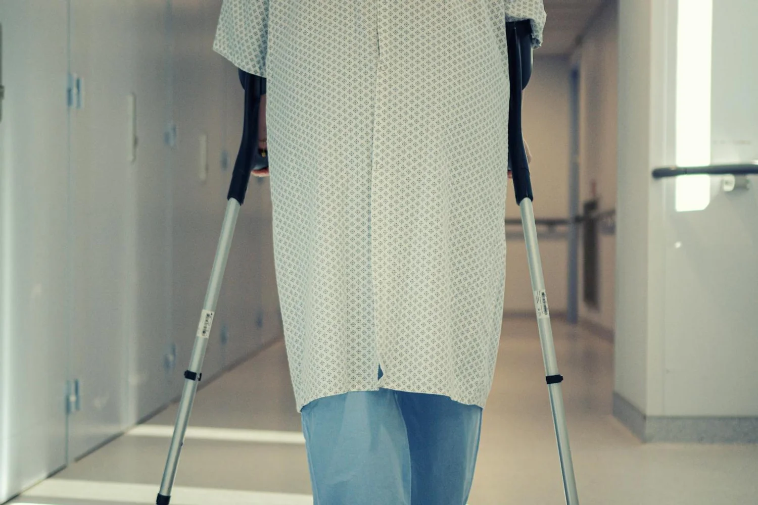 Fono Aprende Colombia · elderly patient nurse hospital